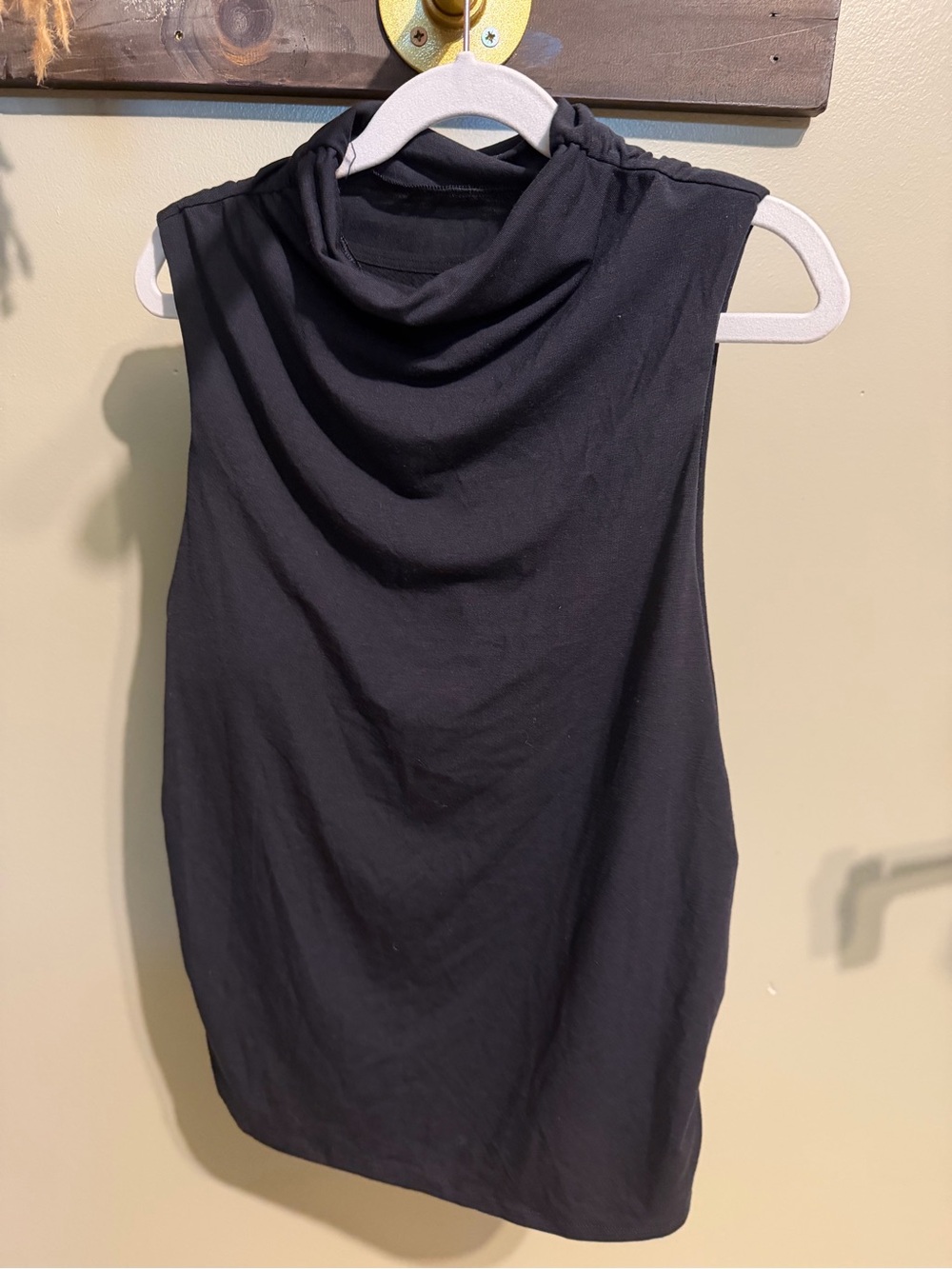Sleeveless Cowl Neck Top - Athleta M